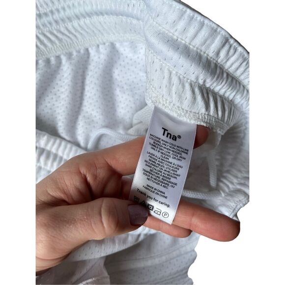 Aritzia TNA Shorts White size Large - Picture 8 of 11